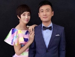 “戏里”是父女“戏外”是夫妻他俩关系公开时孩子都8岁了